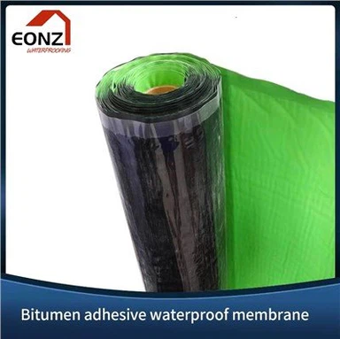 Membrane de réservoir de bitume auto-adhésive